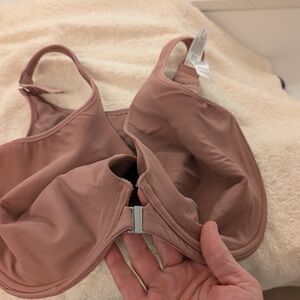 Wireless Front-Closure Comfort Bra in Mauve